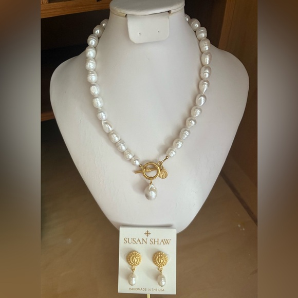 Susan Shaw Jewelry - Susan Shaw White Pearl Necklace with Gold Accents & Earrings Set NWT